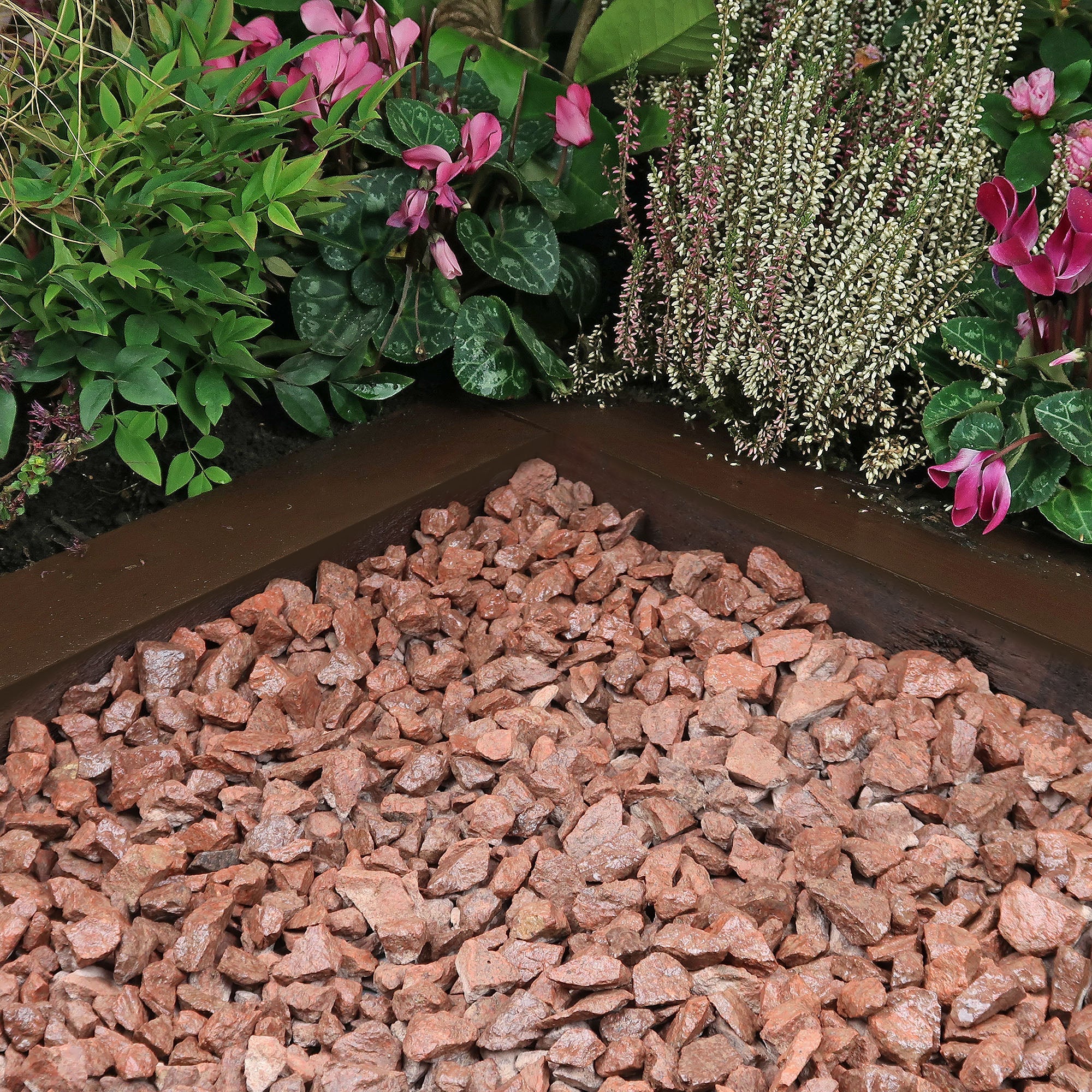 Decorative Red Chippings 20mm Loads